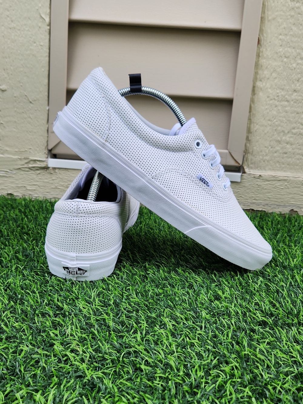 Vans Off the Wall Unisex Men 10.5 - Women 12 White Low Top Skate Sneakers
